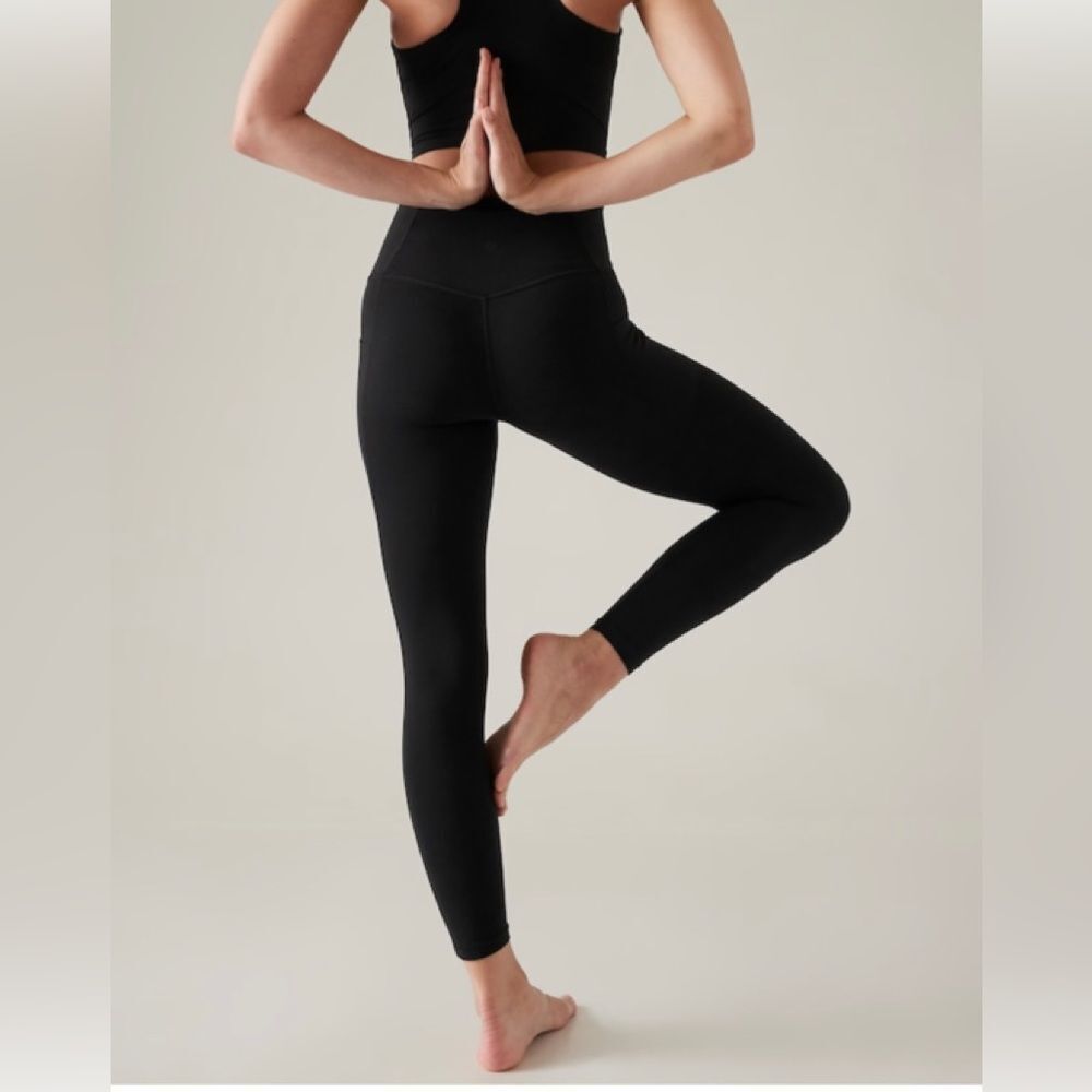 NWT Athleta Salutation Stash Pocket 11 7/8 Tight. Black. Extra Small - Picture 5 of 12